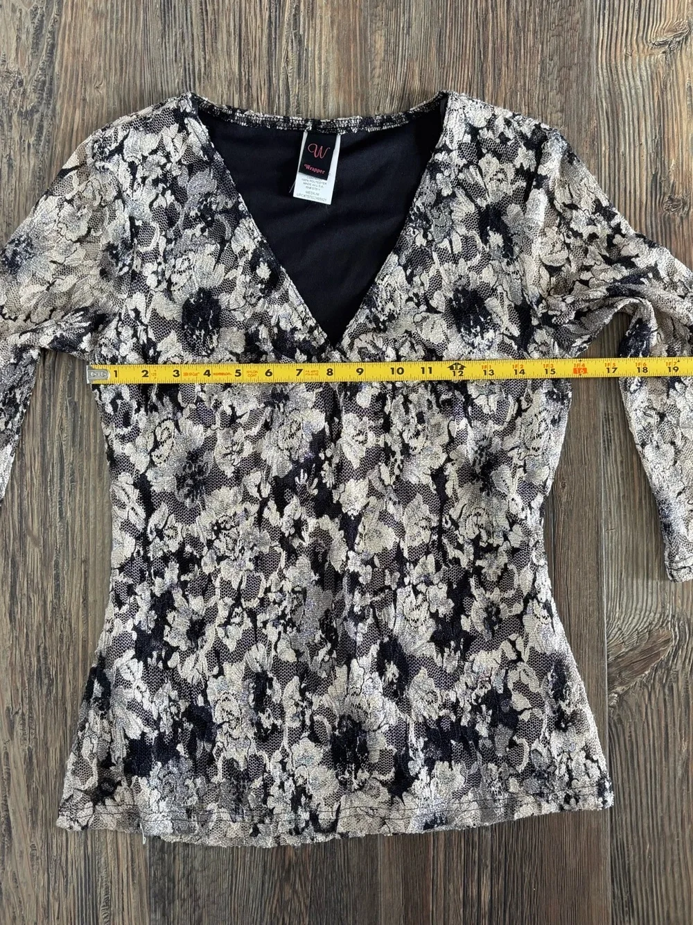 Wrapper Nightfall Mesh 3/4 Sleeve V-Neck Top Womens M Ivory Black Silver Specks